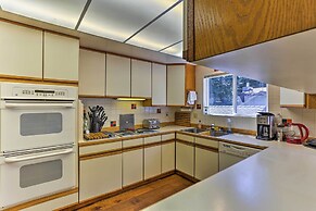 Lake Almanor Country Club Home w/ Views & Kayaks!