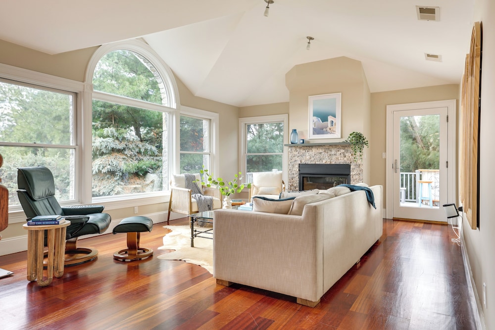 Hudson River Views: Briarcliff Manor Home w/ Deck