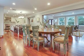Hudson River Views: Briarcliff Manor Home w/ Deck