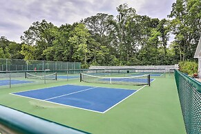 Spacious Lakeside Cottage - 2 Miles to Marblehead!