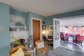 Spacious Lakeside Cottage - 2 Miles to Marblehead!