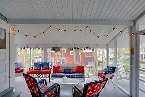Spacious Lakeside Cottage - 2 Miles to Marblehead!
