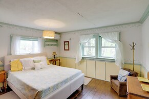 Spacious Lakeside Cottage - 2 Miles to Marblehead!