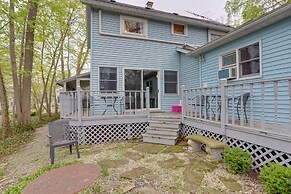 Spacious Lakeside Cottage - 2 Miles to Marblehead!