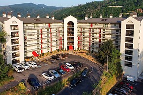 Gatlinburg Condo w/ Smoky Views: Walk to Town!