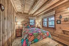 Tree-lined 'polly's Perch' w/ Mountain Views!