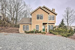 Tannersville Cozy Home w/ Deck, 1 Mi to Camelback!