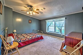 Family-friendly Home w/ Deck by Rainbow Springs!