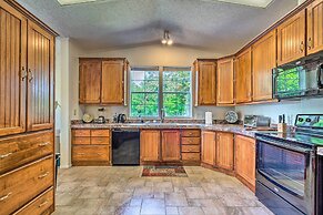 Family-friendly Home w/ Deck by Rainbow Springs!