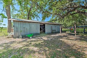 Family-friendly Home w/ Deck by Rainbow Springs!