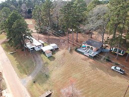 Lakeside Pleasure Island Cabin w/ Deck & Gas Grill