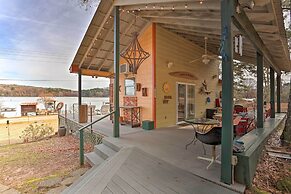 Lakeside Pleasure Island Cabin w/ Deck & Gas Grill