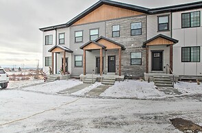 Modern Mountain Escape Near Slopes, Lakes & Trails