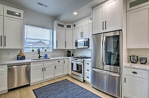 Modern Mountain Escape Near Slopes, Lakes & Trails