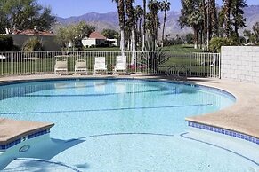 Sleek Rancho Mirage Villa: Patio, Pool, Golf!