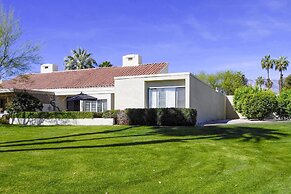 Sleek Rancho Mirage Villa: Patio, Pool, Golf!