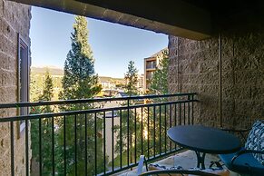 Cozy Ski-in/ski-out Breckenridge Condo: Mtn Views!