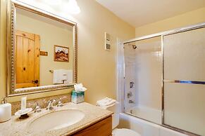 Cozy Ski-in/ski-out Breckenridge Condo: Mtn Views!