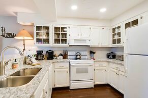 Cozy Ski-in/ski-out Breckenridge Condo: Mtn Views!