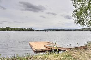 Updated Lake House: Dock, Kayaks, & Paddle Board!