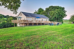 Deck & Game Room: Home in Pennsylvania Countryside