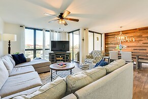 Airy Destin Condo w/ Pool - Walk to Private Beach!
