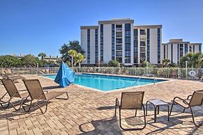 Airy Destin Condo w/ Pool - Walk to Private Beach!
