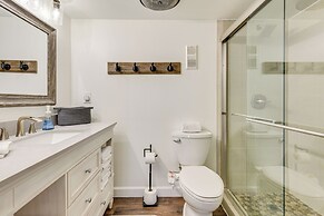 Airy Destin Condo w/ Pool - Walk to Private Beach!