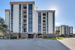 Airy Destin Condo w/ Pool - Walk to Private Beach!