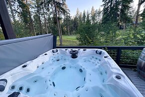 Modern Alpine Home on Prospector Golf Course!