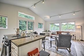 Airy & Bright Hideaway Near Smugglers' Notch!