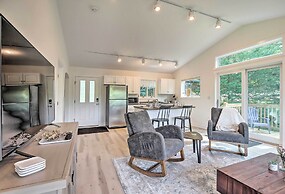 Airy & Bright Hideaway Near Smugglers' Notch!