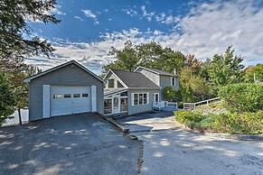 Inviting Lakefront Home: Seasonal Boat Dock!