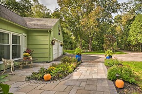 Trolley Apt Upper: Steps to Village Trail & Canal!