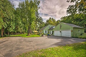 Trolley Apt Upper: Steps to Village Trail & Canal!
