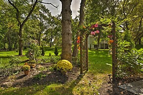 Trolley Apt Upper: Steps to Village Trail & Canal!