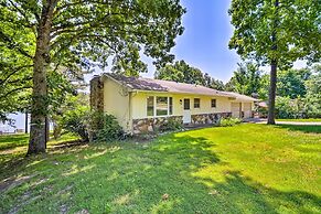 Lake House in Horseshoe Bend Near Ozark Forest!