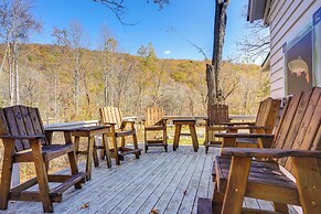 Stoney Creek Cottage: Waterfront Hot Tub, Fire Pit