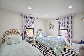 Stoney Creek Cottage: Waterfront Hot Tub, Fire Pit