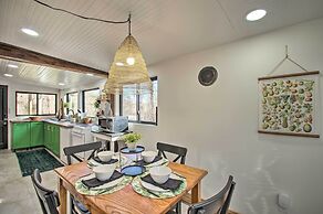 Stoney Creek Cottage: Waterfront Hot Tub, Fire Pit