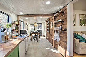 Stoney Creek Cottage: Waterfront Hot Tub, Fire Pit