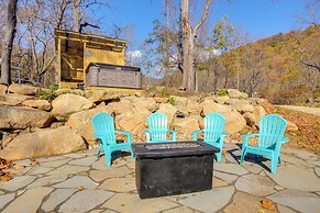 Stoney Creek Cottage: Waterfront Hot Tub, Fire Pit