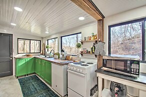 Stoney Creek Cottage: Waterfront Hot Tub, Fire Pit