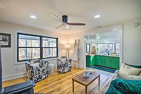 Stoney Creek Cottage: Waterfront Hot Tub, Fire Pit