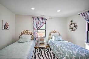 Stoney Creek Cottage: Waterfront Hot Tub, Fire Pit