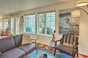 Charming Rockaway Beach House, Walk to Ocean!