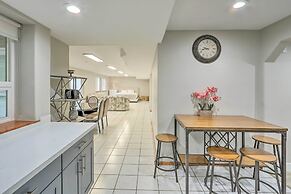 Spacious Kent Home: Great for Large Families!