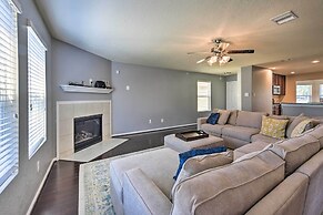 Spacious Conroe Home - 6 Mi to The Woodlands!