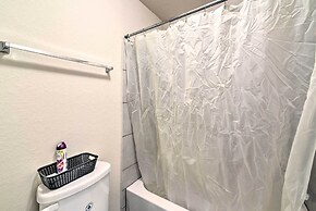 Spacious Conroe Home - 6 Mi to The Woodlands!