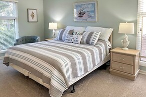 2 Mi to Beach: Hilton Head Condo w/ Pool!